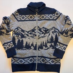 Abercrombie & Fitch Men's Navy and Gray Sweater with Mountain Design